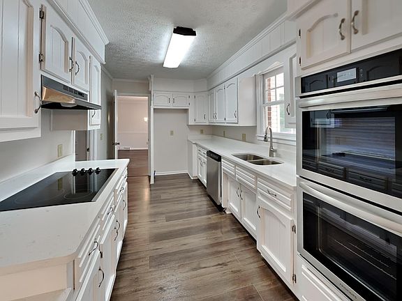 4th image of 608 N Almond Dr