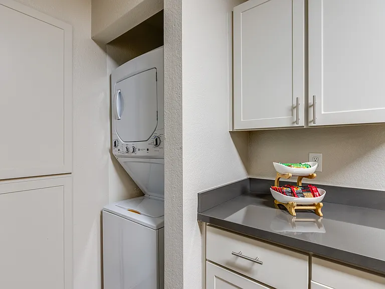 The Dutton Apartments — Photo 21