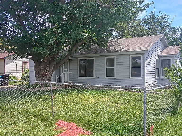 3808 Neches St — Photo 2