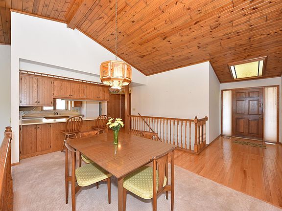 Open concept, vaulted ceilings,HW, new carpet!