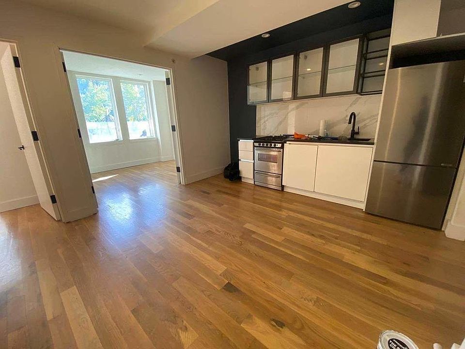 1st image of 10 Lexington Ave #1EE