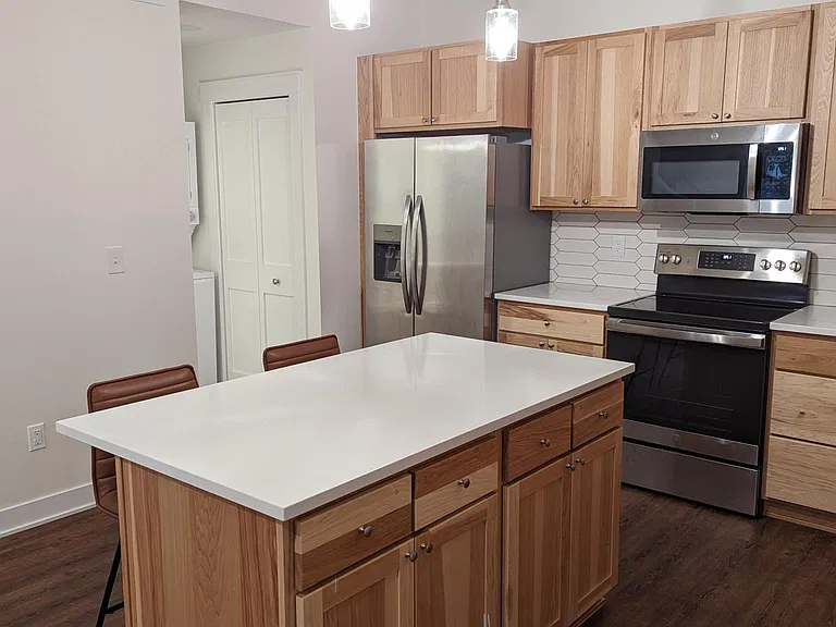 409 14th Ave SW #102 — Photo 8