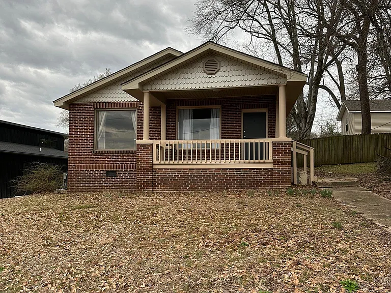 506 S Pine St — Photo 4