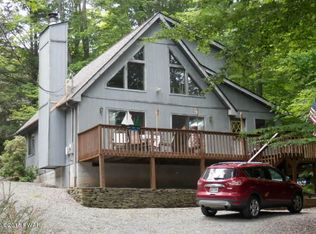 1027 Beaver Lake Dr, Lake Ariel, PA 18436