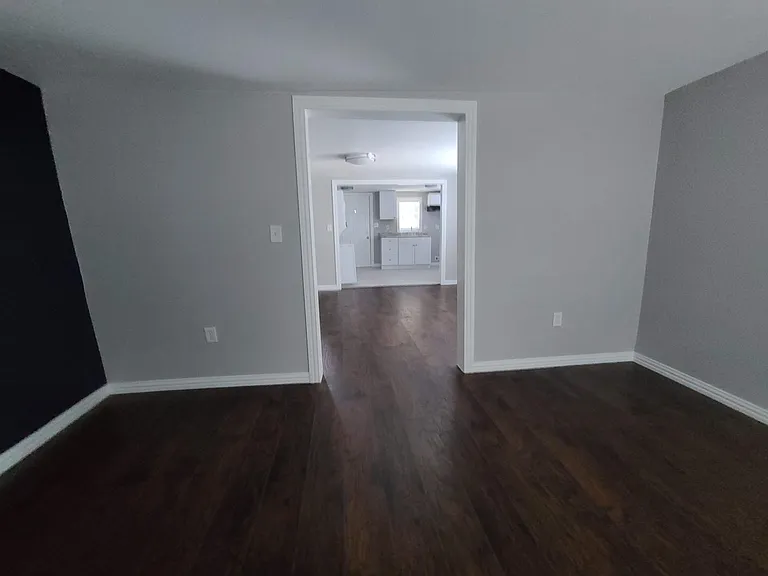 409 W Pembroke Ave — Photo 5