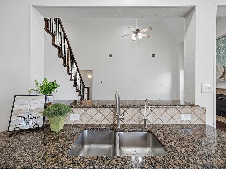1608 Wagon Wheel Dr — Photo 6