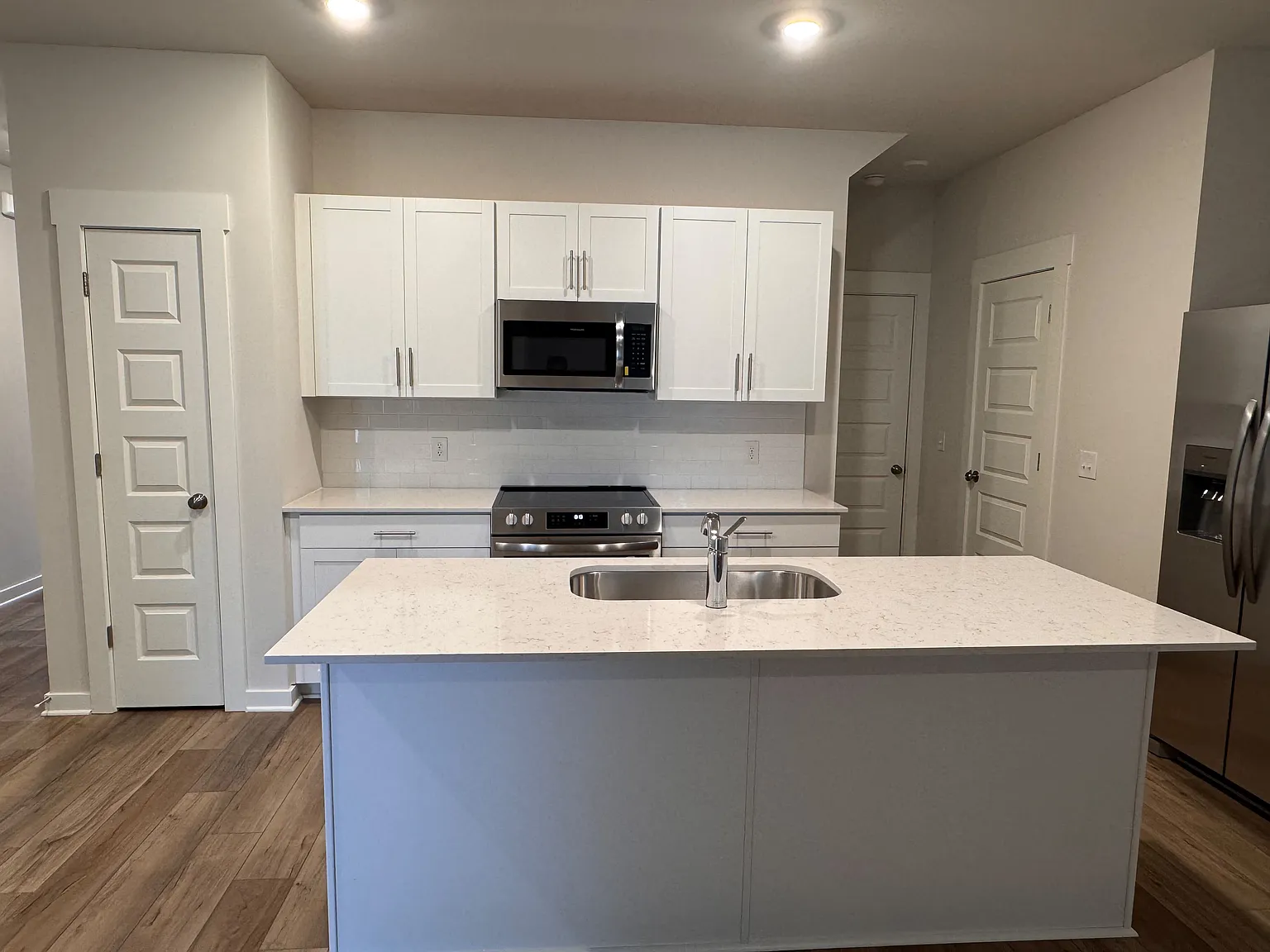 3 bed, 2.5 bath, 1673 sqft, $1,950 — Photo 3