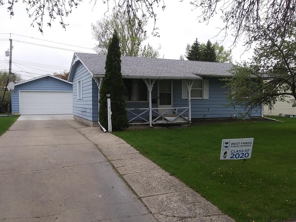 1st image of 207 10th Ave E