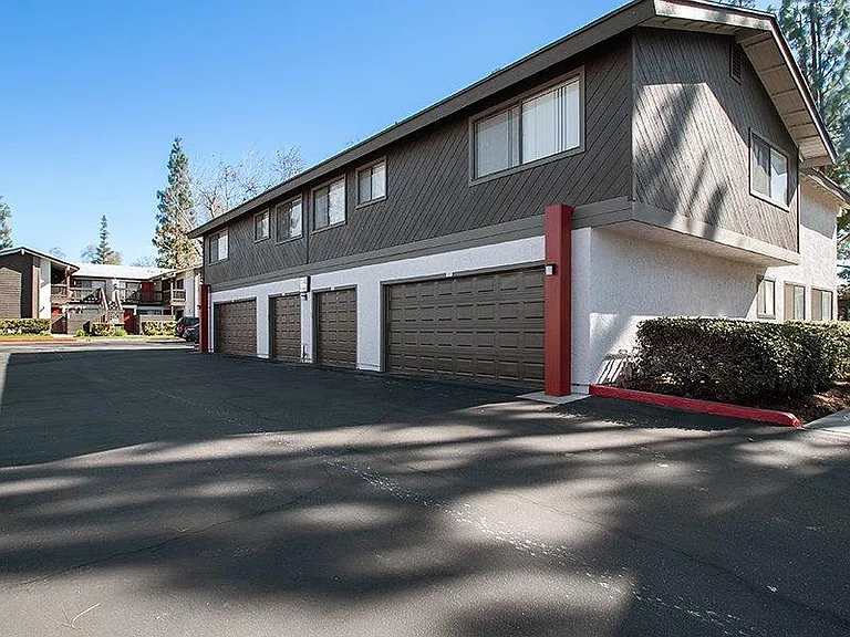 Portola Redlands — Photo 10