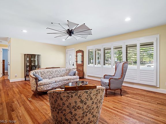 4th image of 21345 Hilliard Blvd