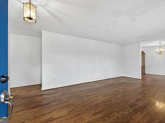 5th image of 13 Jefferson Dr SW