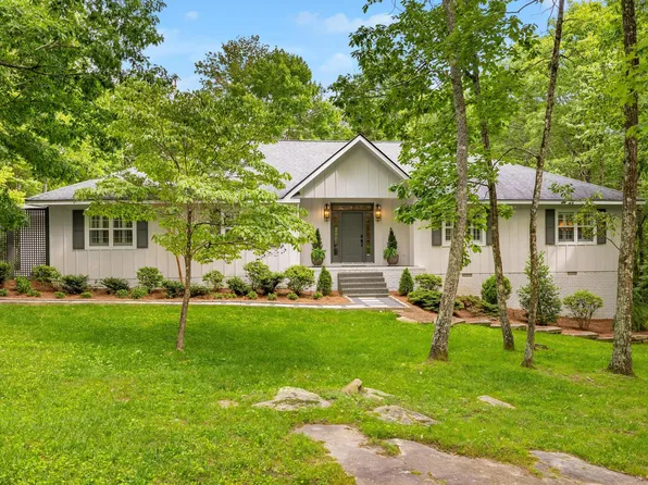 1500 Rocky Ridge Ln, Signal Mountain, TN 37377