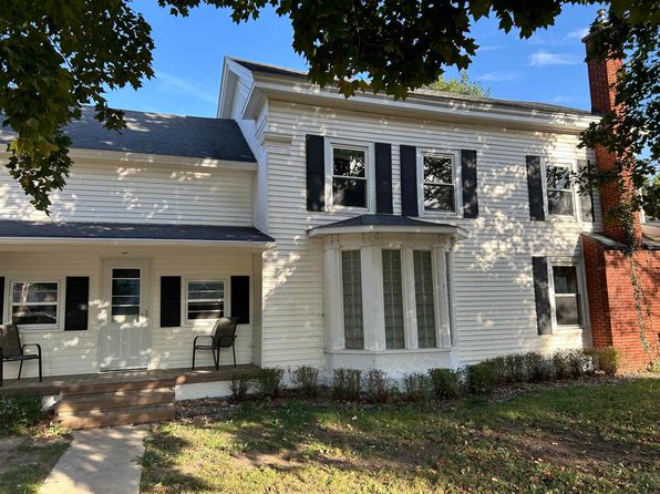 102 5th Ave E, Cresco, IA 52136