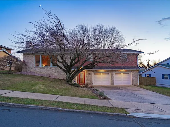 358 Oakwood Dr, Whitehall, PA 18052