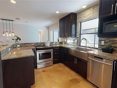 3rd image of 716 Tuxford Dr
