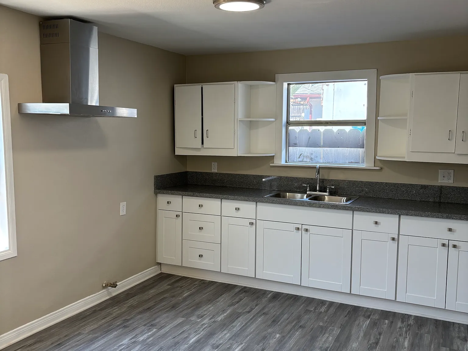 1 bed, 580 sqft, $2,100 — Photo 2