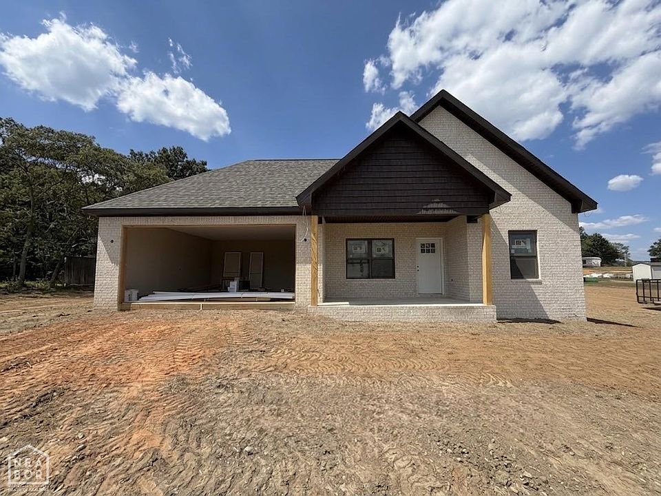 1st image of 219 Lynn Ln