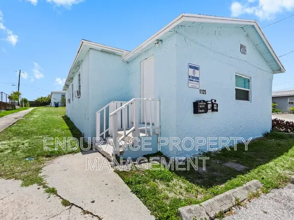 1125 W 28th St, Riviera Beach, FL 33404