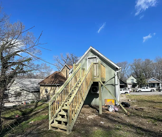 829 Reynolds Ave — Photo 2