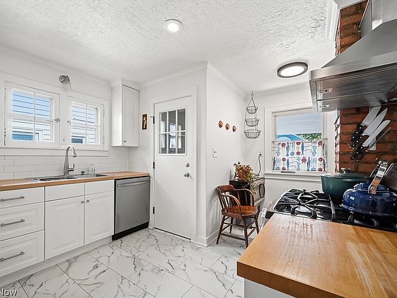 3rd image of 4029 W 157th St