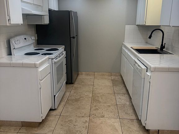 5th image of 6027 N Augusta St APT 203