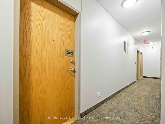 4th image of 44 Bond St W #302
