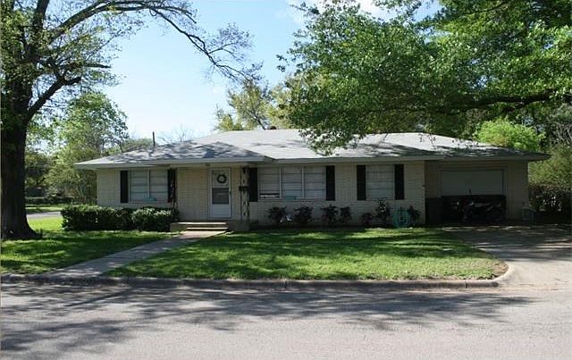 Huge shade trees help reduce electric bills.