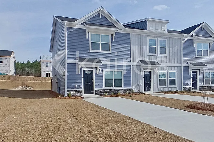 2215 Banyon Cir — Photo 2