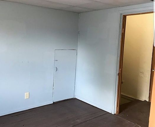 3rd image of 61 Poplar Ave