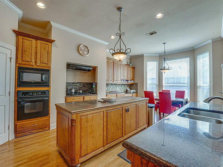 14 Center Ct — Photo 19