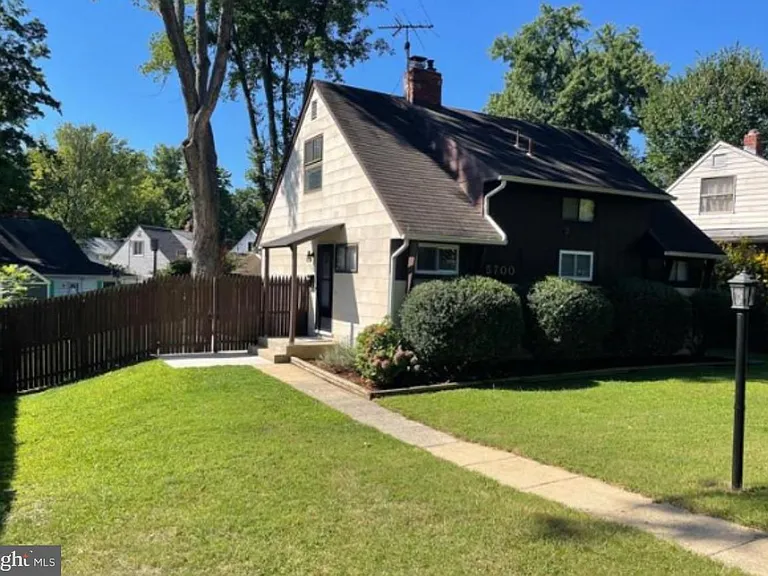 5700 Stillwell Rd — Photo 2