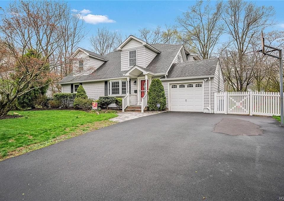 2nd image of 14 Spruce Ln