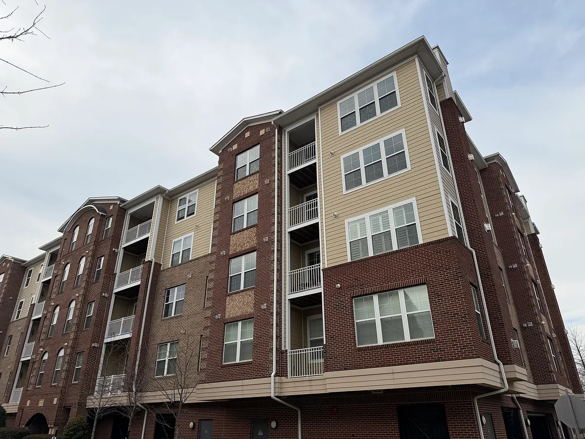 Bright and spacious penthouse corner unit. - 13722 Neil Armstrong Ave #508