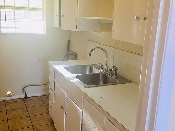 5th image of 204 E Halstead Ave #B