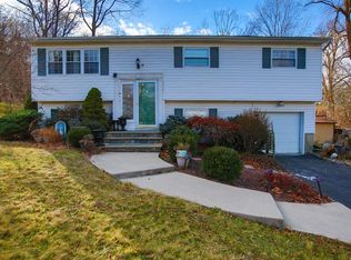 49 Surrey Rd, Chester, NY 10918