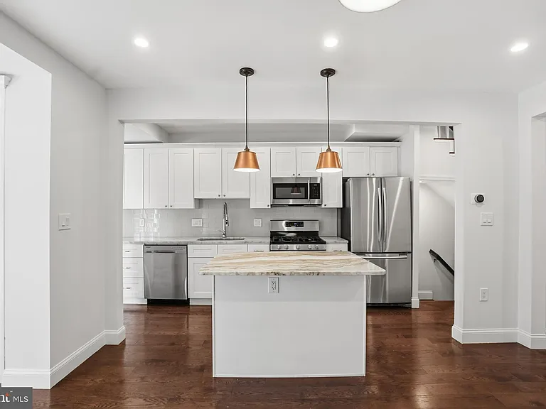1118 Chicago St SE — Photo 6