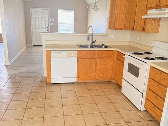 4th image of 3606 Littleleaf Dr #B