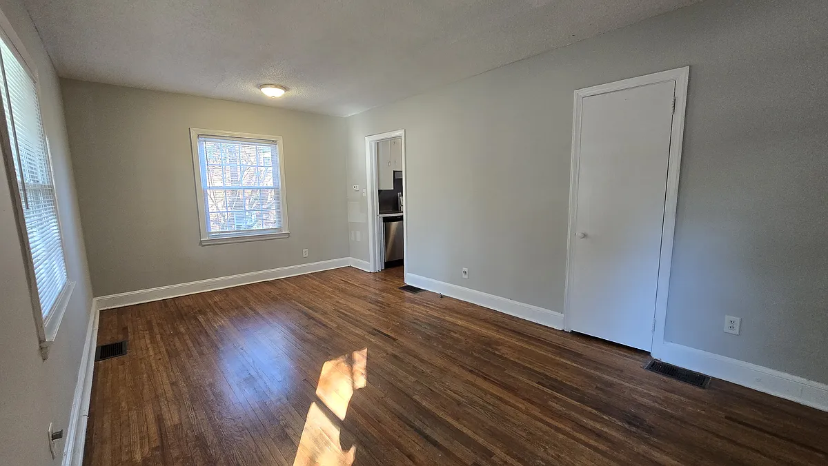 Bright Family Room - 2523 Crispin Ave