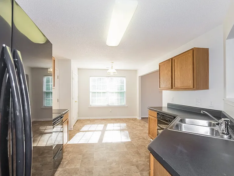 14014 Riding Hill Ave — Photo 10