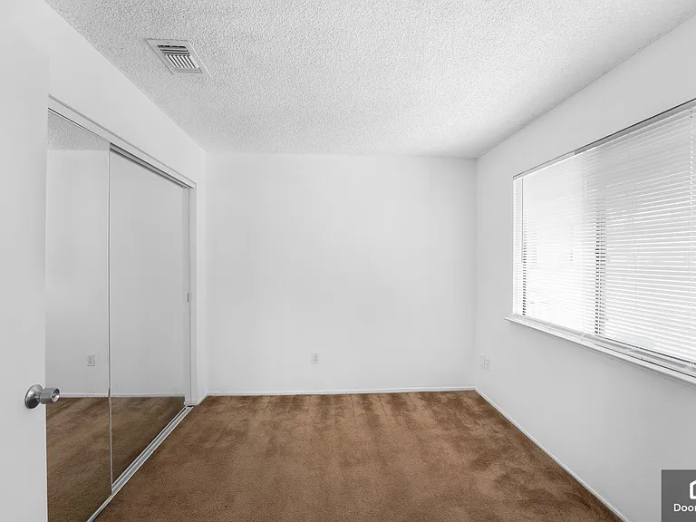 1504 Chelsea — Photo 10