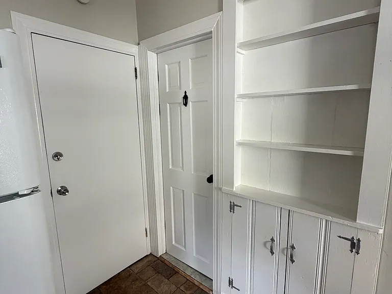 35 Catherine St #1 — Photo 16