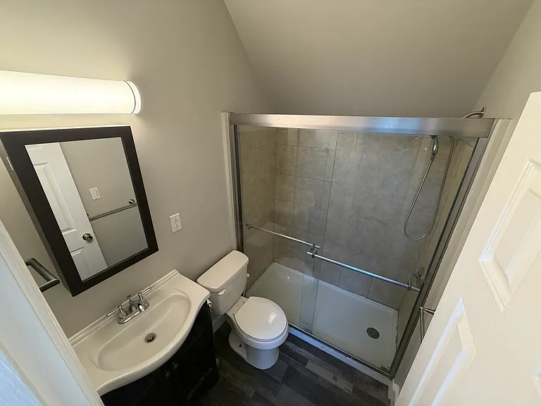 685 Washington St — Photo 2