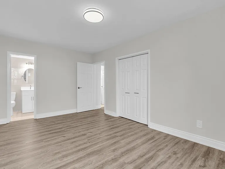 3189 King St E — Photo 35