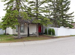 95 E Castleridge Close NE, Calgary, AB T3J1Y9
