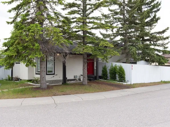 95 E Castleridge Close NE, Calgary, AB T3J 1Y9