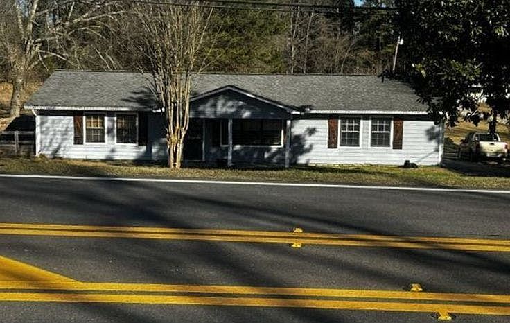 1st image of 647 E Main St