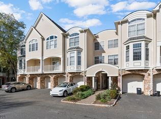 410 Turlington Ct, Livingston, NJ 07039