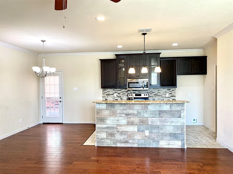 621 Fleming St — Photo 10