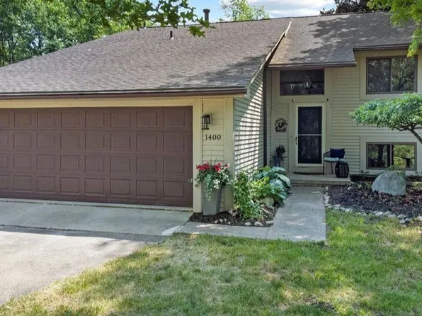 1400 Valley View Ln, Milford, MI 48381