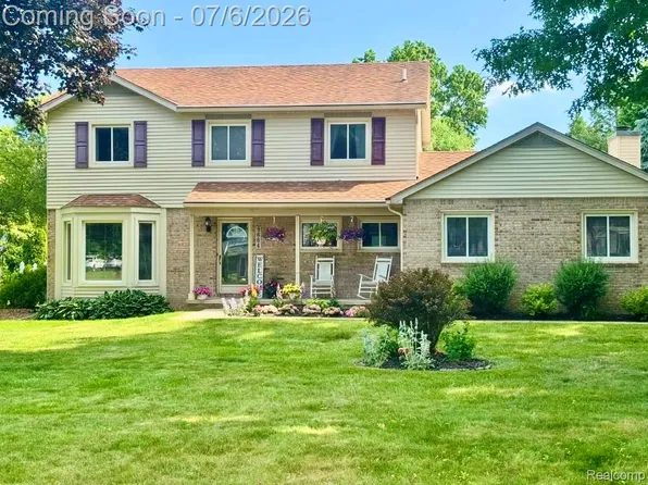 9664 Alger Dr, Brighton, MI 48114